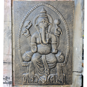 Grand Ganpati avec Cadre en ciment fibré en Relief Antique Doré - 0,7x1m